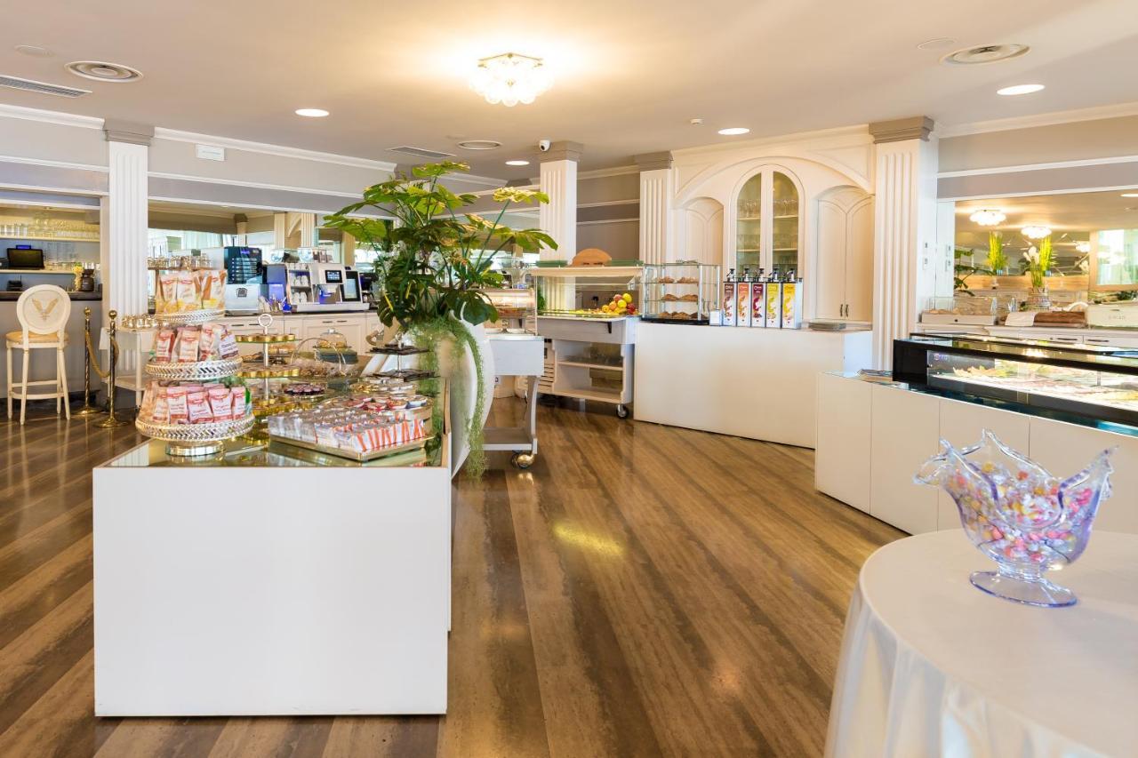 阿肯拉多罗酒店 代森扎诺-德尔加达 外观 照片