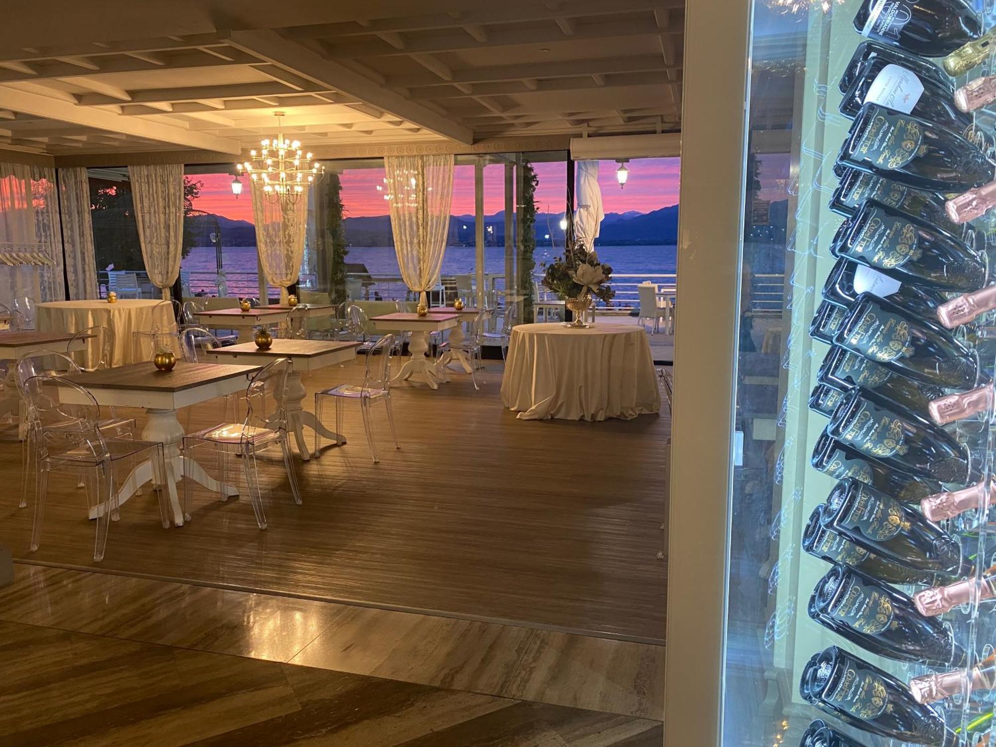 阿肯拉多罗酒店 代森扎诺-德尔加达 外观 照片