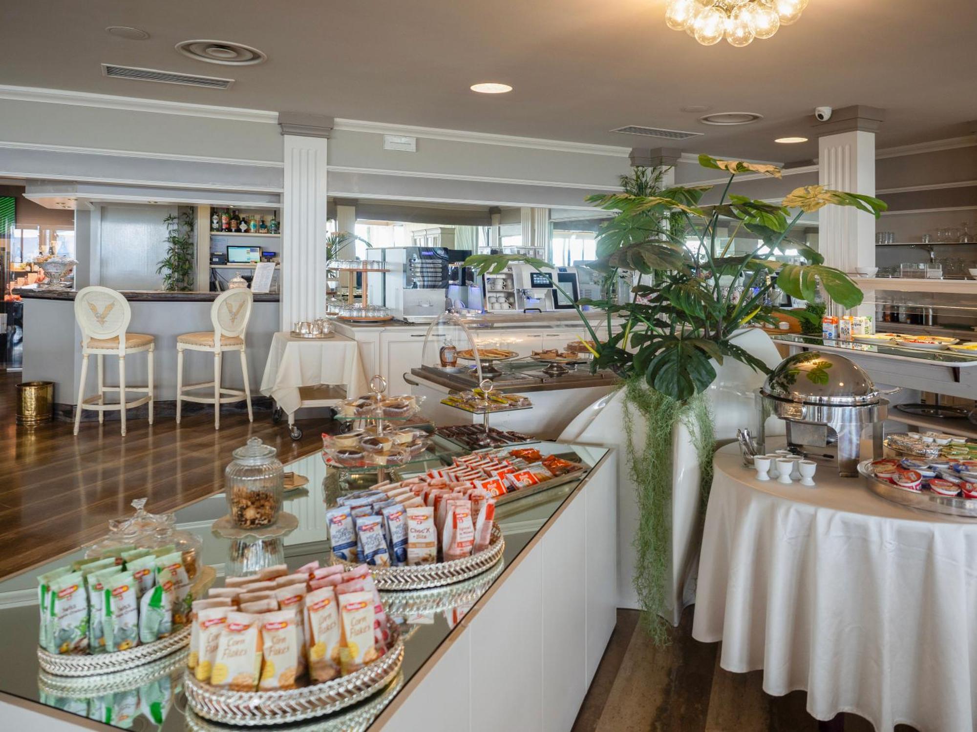 阿肯拉多罗酒店 代森扎诺-德尔加达 外观 照片